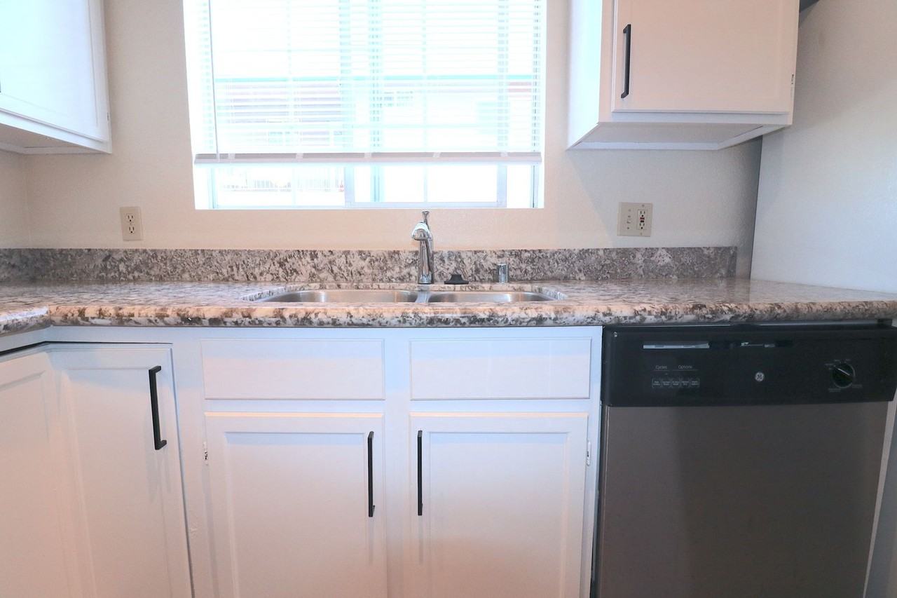 Bel Vue Terrace Apartments - Photo 5 of 50