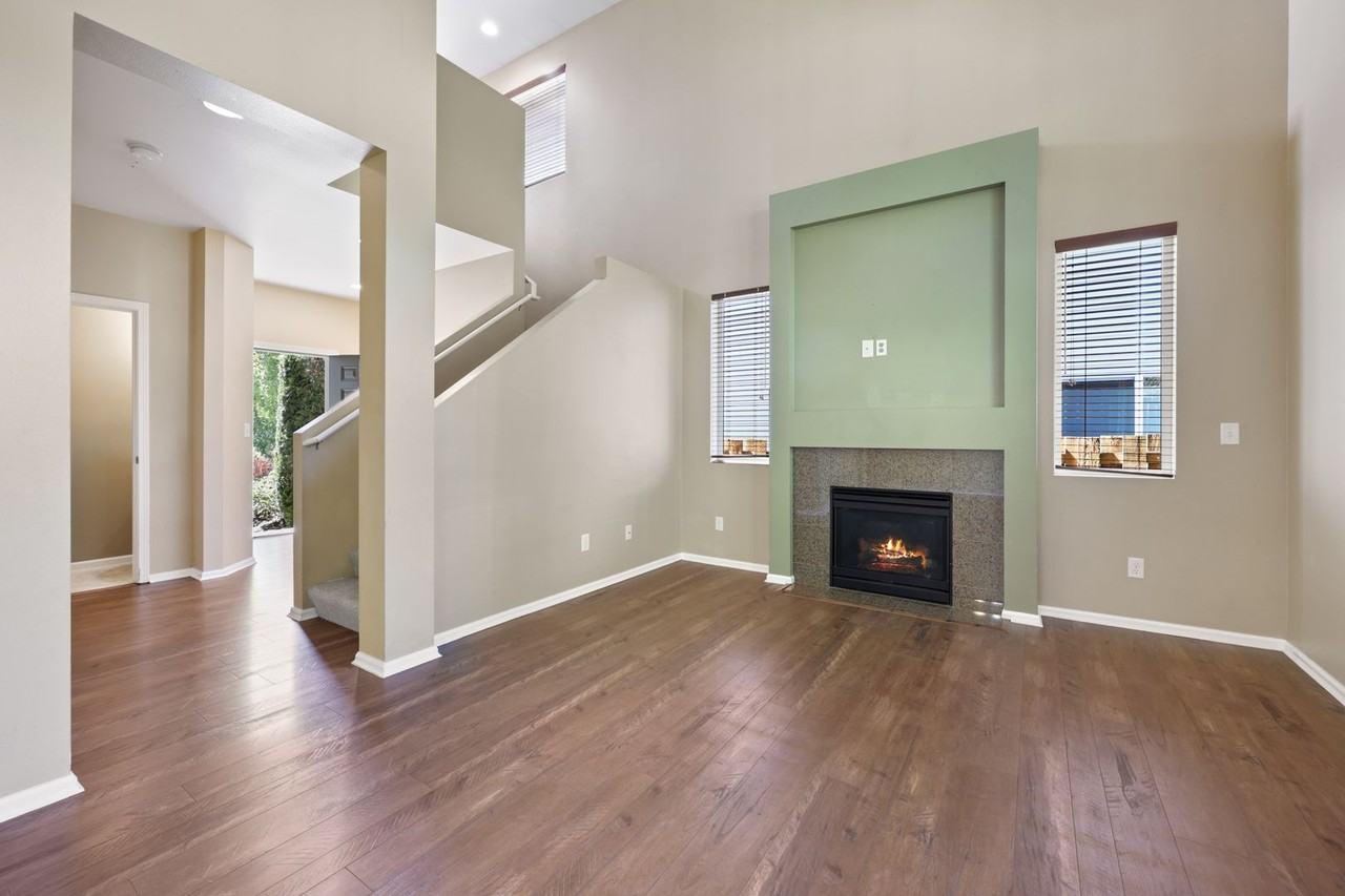 1094 Ebbets Dr Sw - Photo 4 of 33