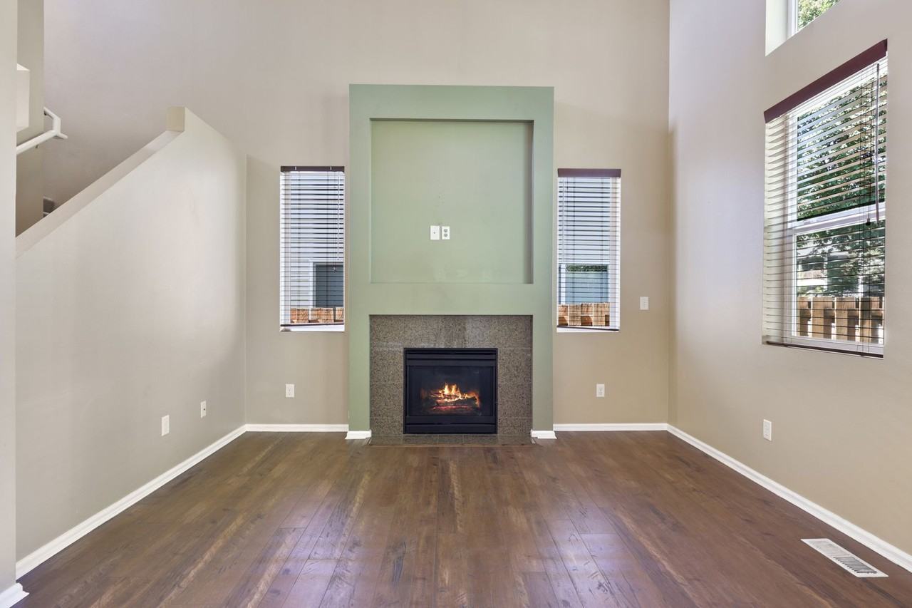 1094 Ebbets Dr Sw - Photo 5 of 33
