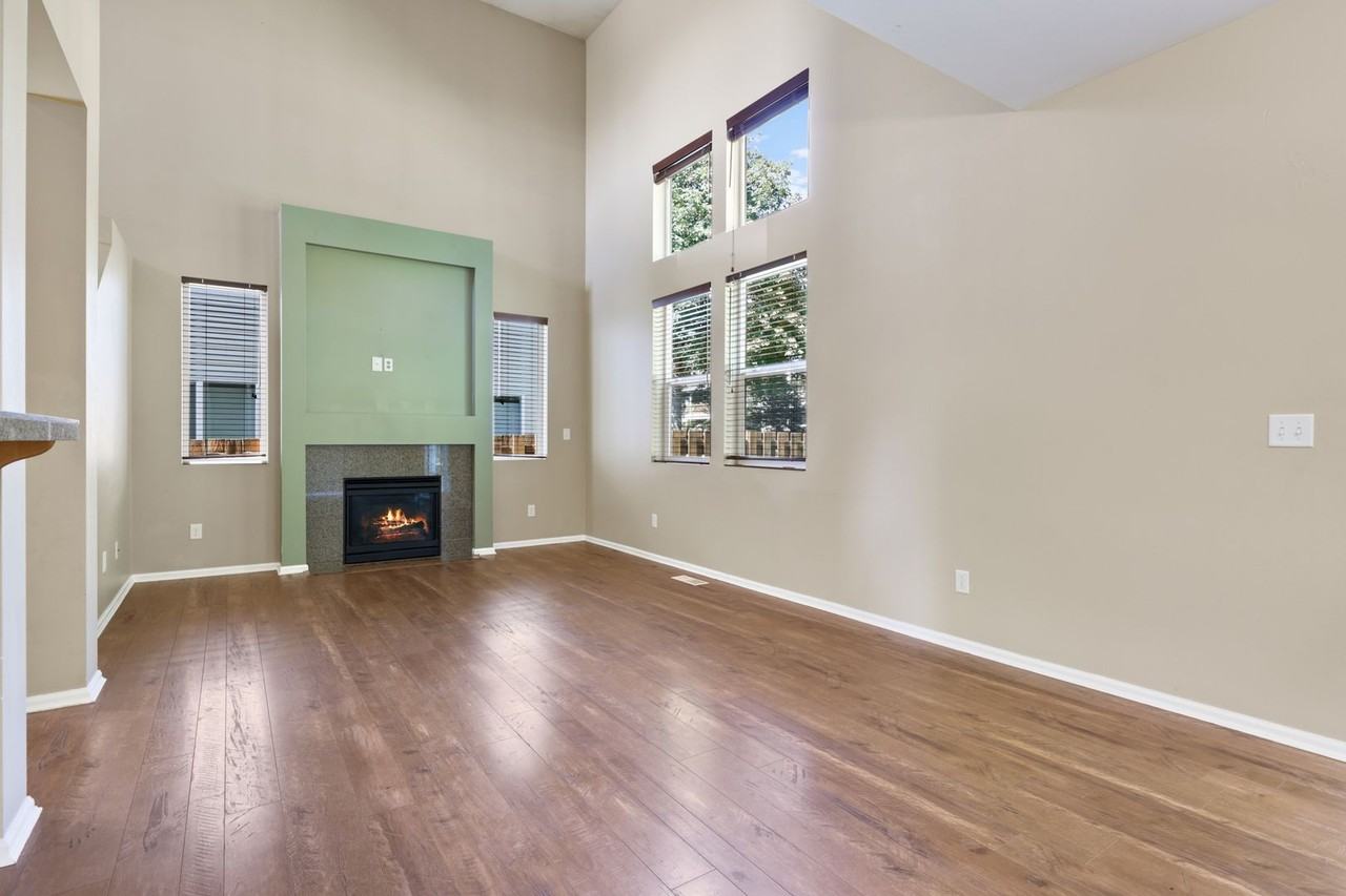 1094 Ebbets Dr Sw - Photo 6 of 33