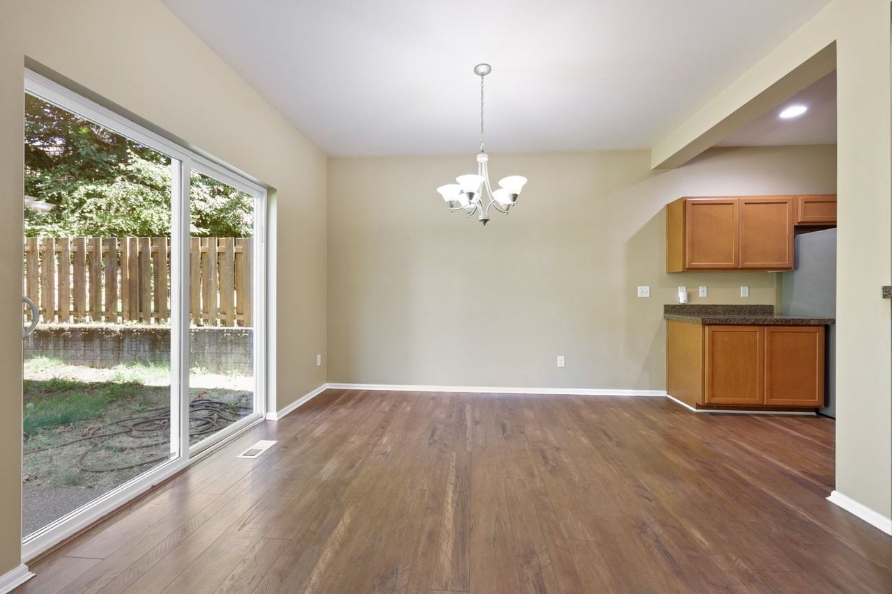 1094 Ebbets Dr Sw - Photo 7 of 33