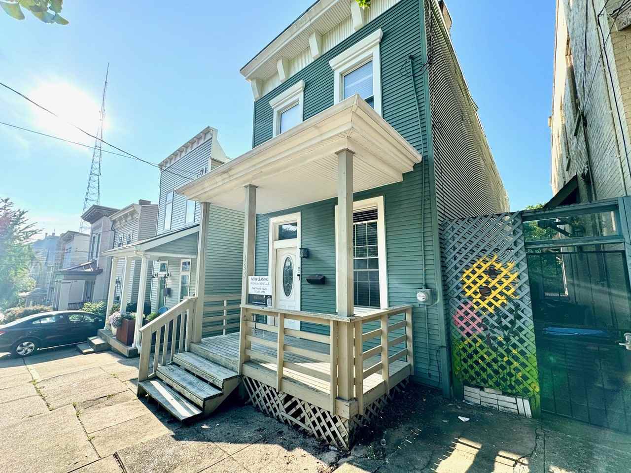 423 Warner St - Photo 3 of 45