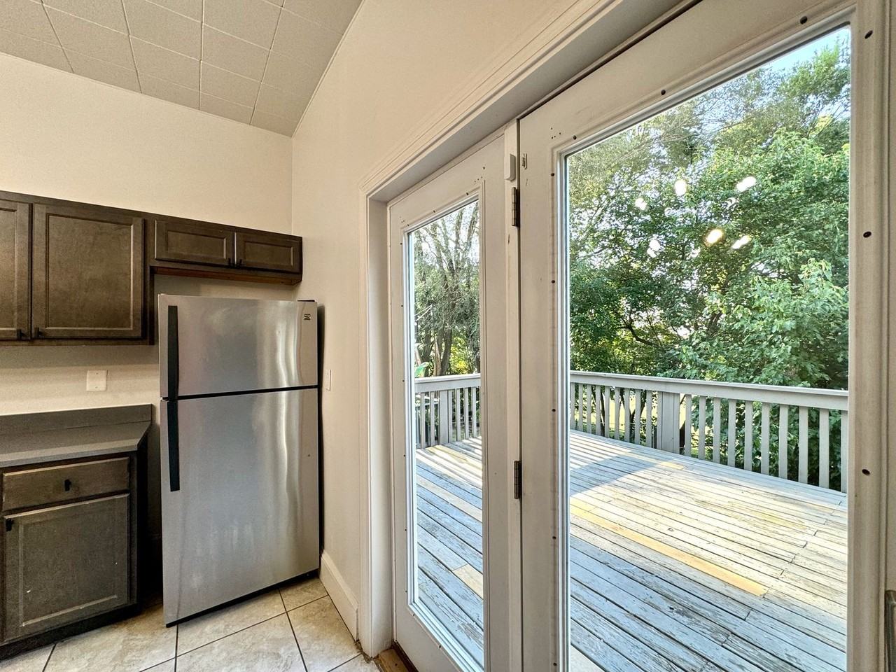 423 Warner St - Photo 7 of 45