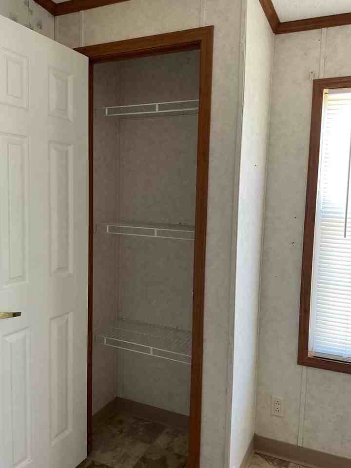 407 Illinois St - Photo 2 of 27