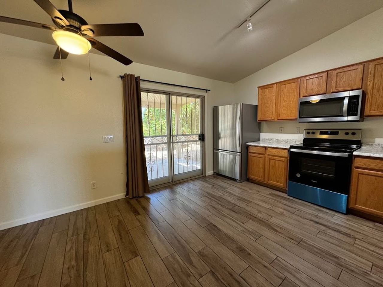 17701 N Woodrose Ave - Photo 2 of 24