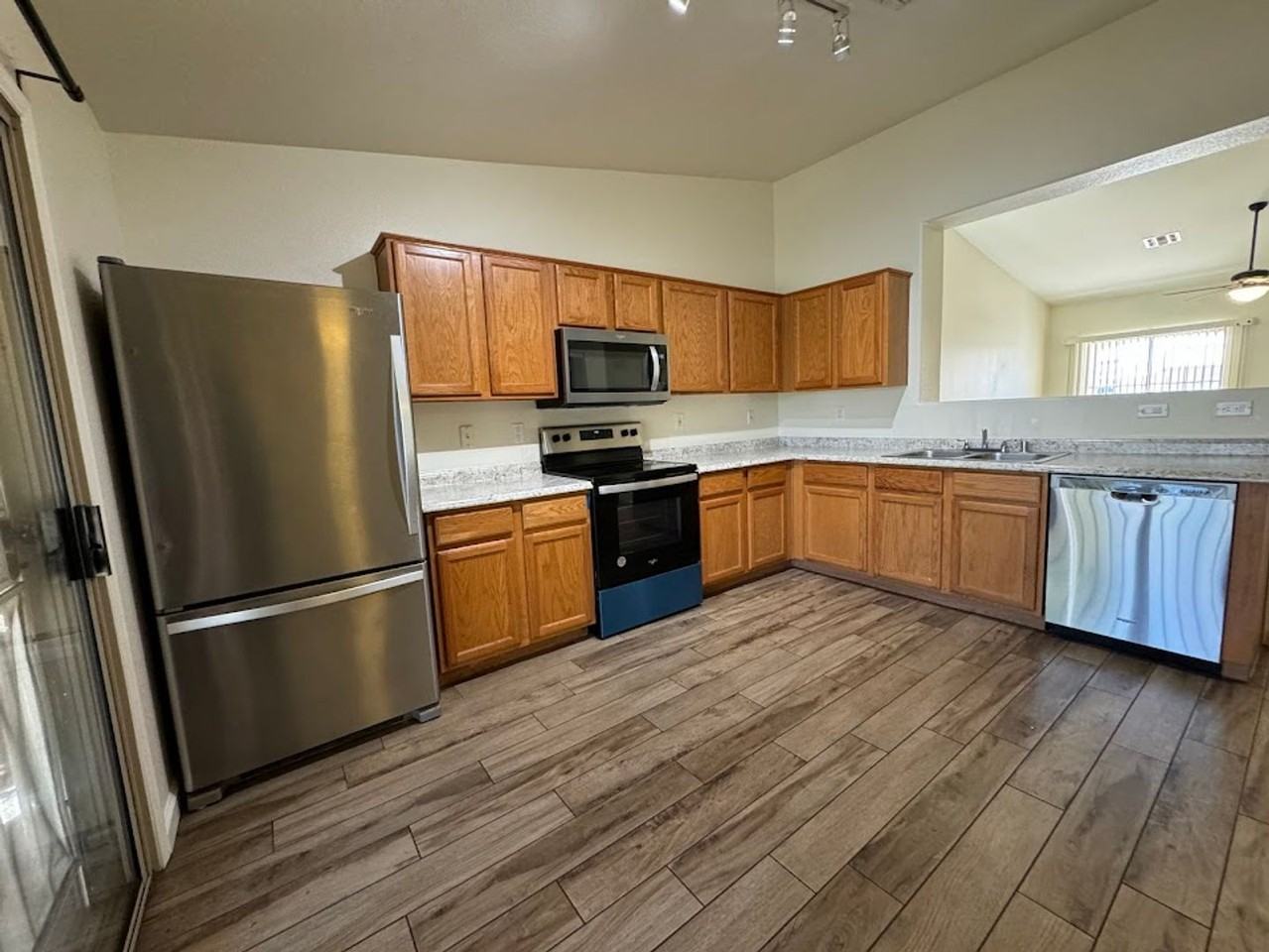 17701 N Woodrose Ave - Photo 4 of 24