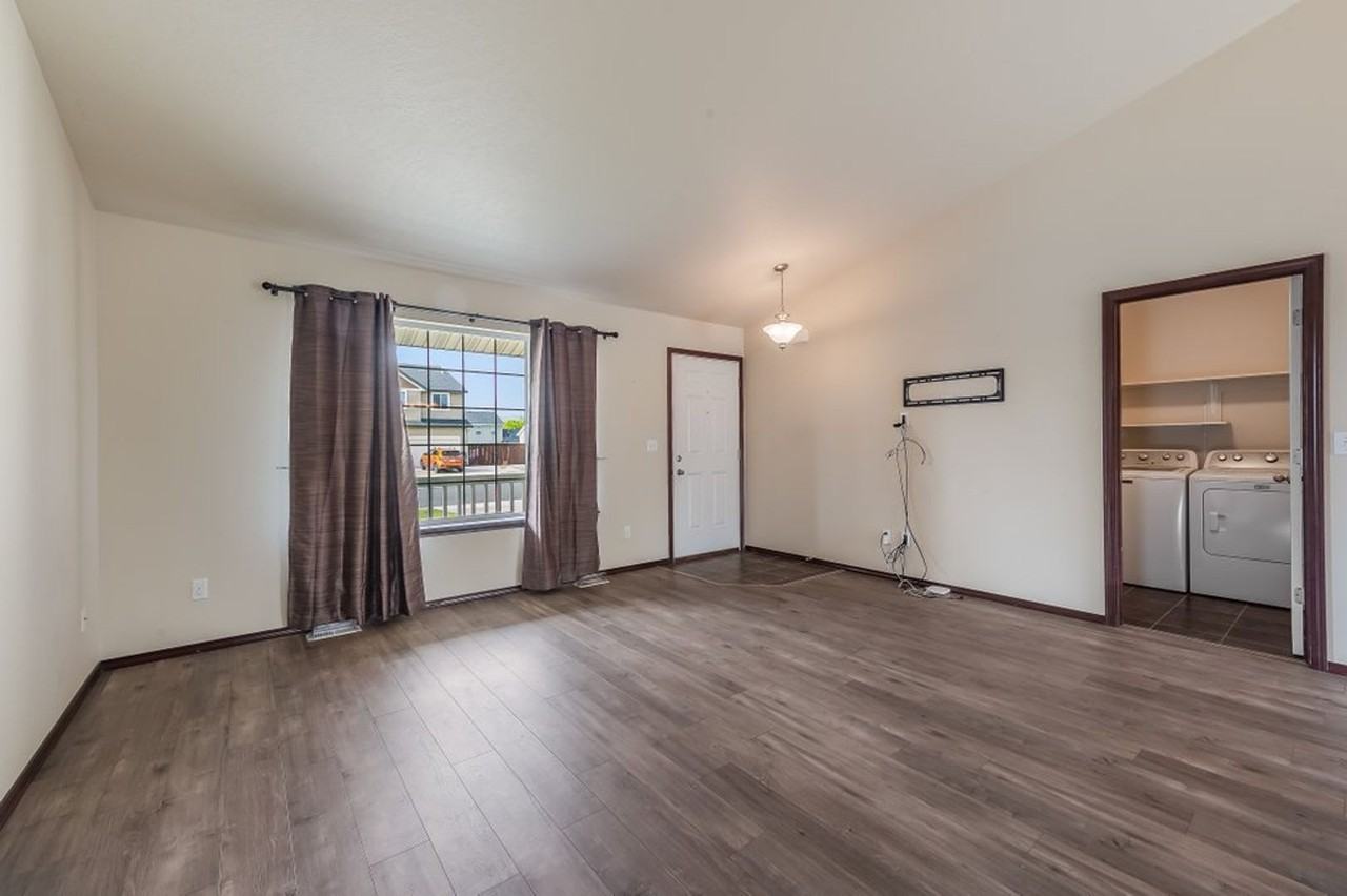 2926 E Thrush Dr - Photo 2 of 21