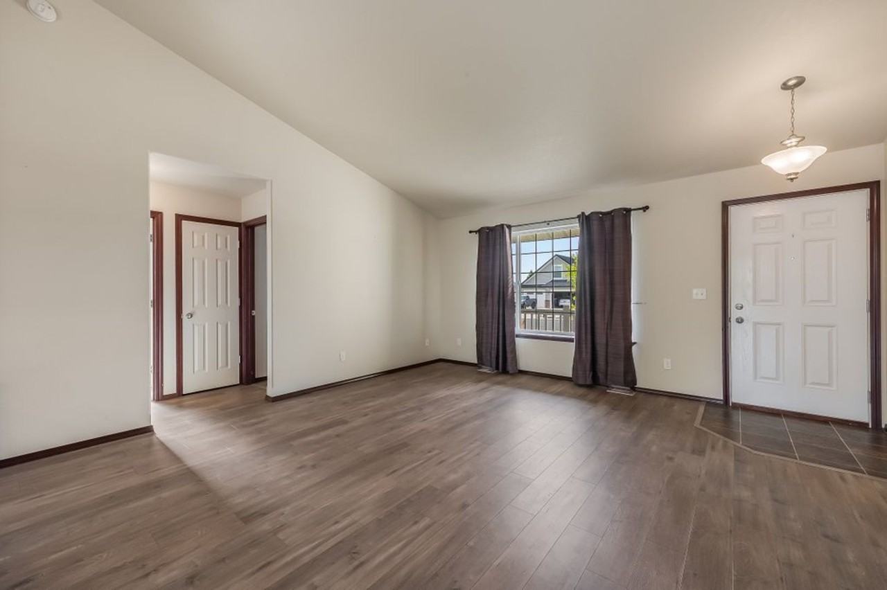 2926 E Thrush Dr - Photo 4 of 21