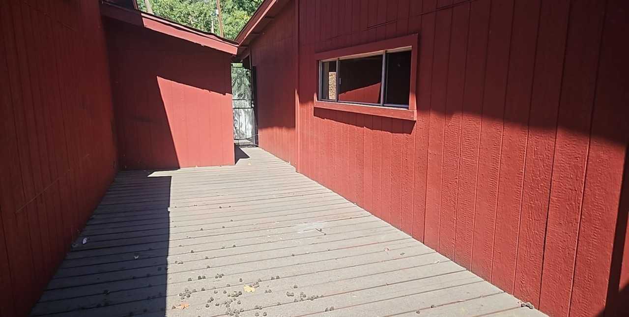 18178 Main St - Photo 3 of 10