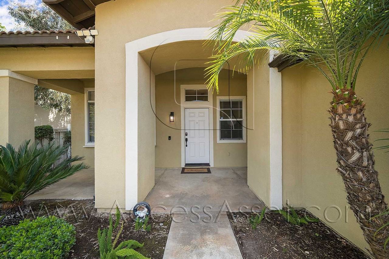 29516 Westwind Dr - Photo 3 of 32