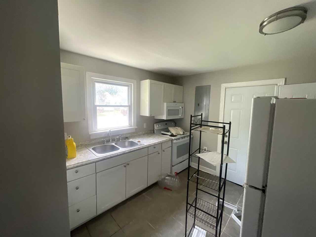 2301 Yorktown Ave - Photo 3 of 19