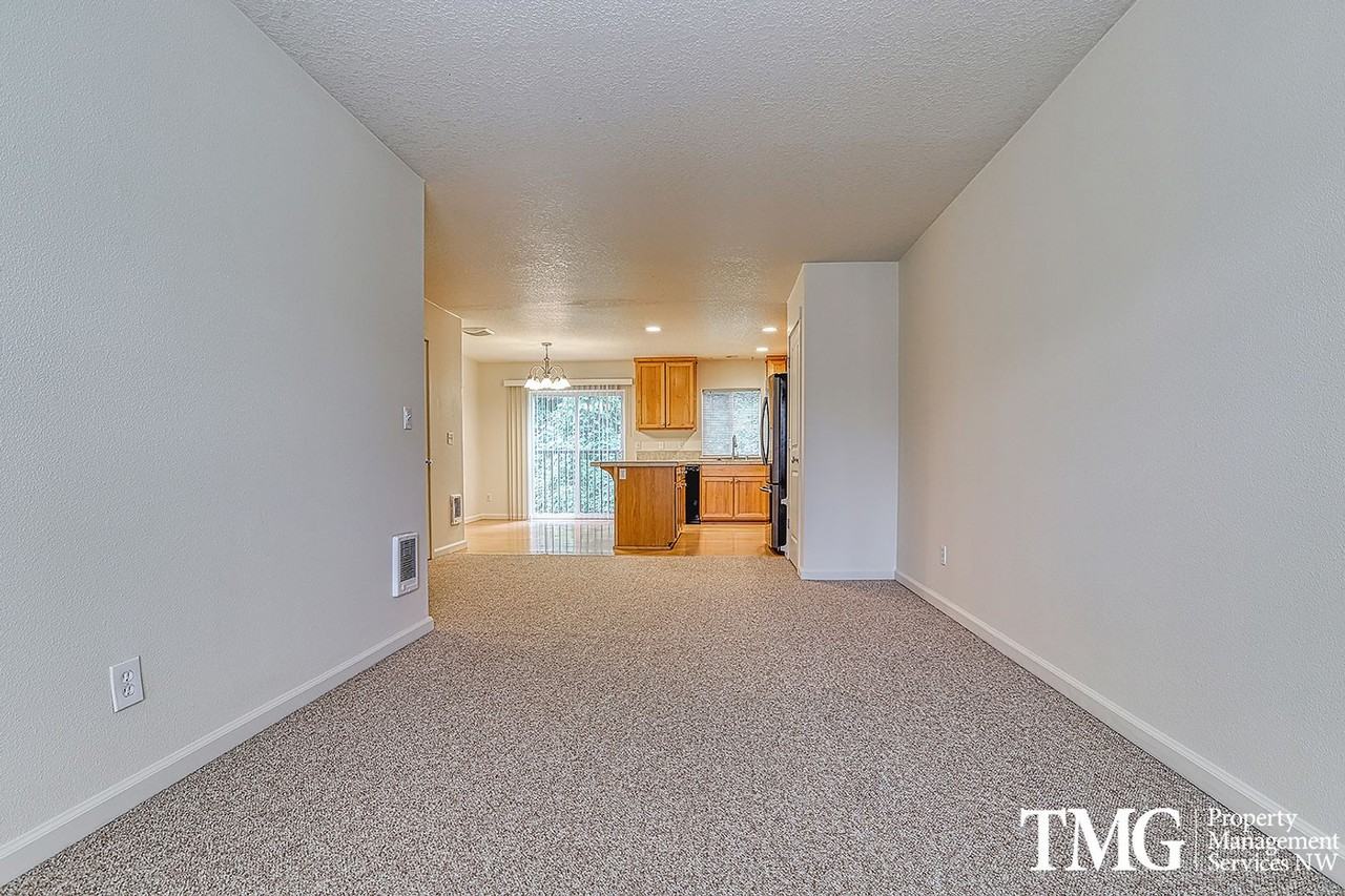 2731 Rossiter Ln - Photo 3 of 22