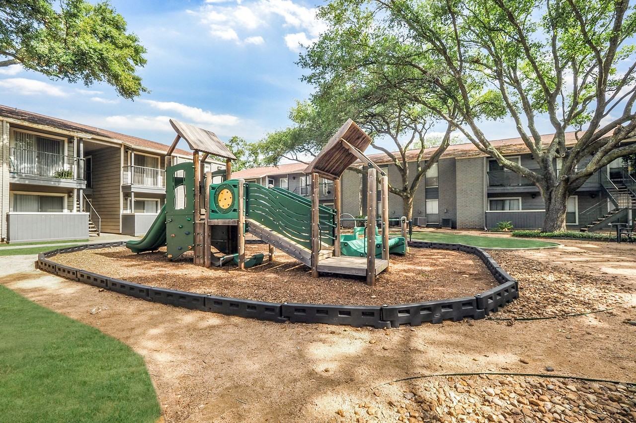 Cambridge Apartments - Photo 4 of 23