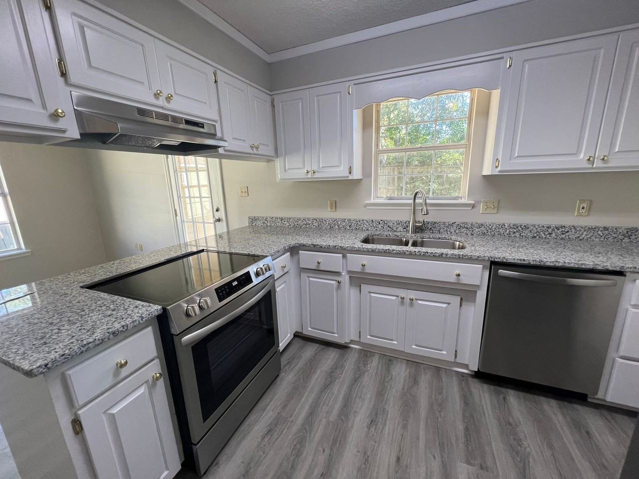 4230 Hamilton Cir - Photo 3 of 23