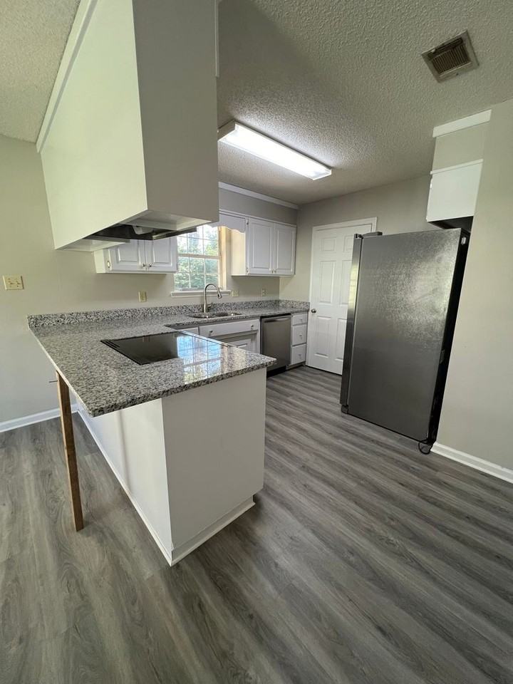 4230 Hamilton Cir - Photo 4 of 23