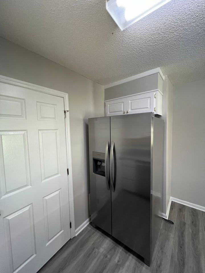 4230 Hamilton Cir - Photo 6 of 23