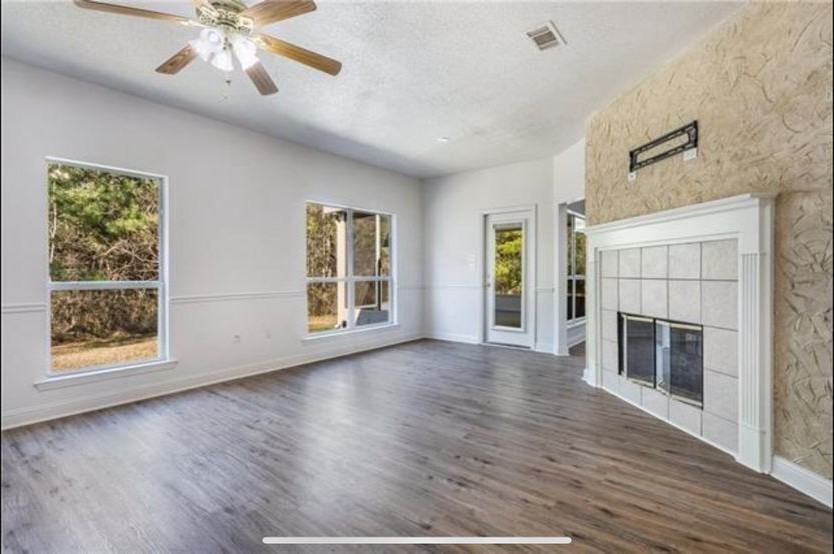 1000 William Dr - Photo 2 of 9