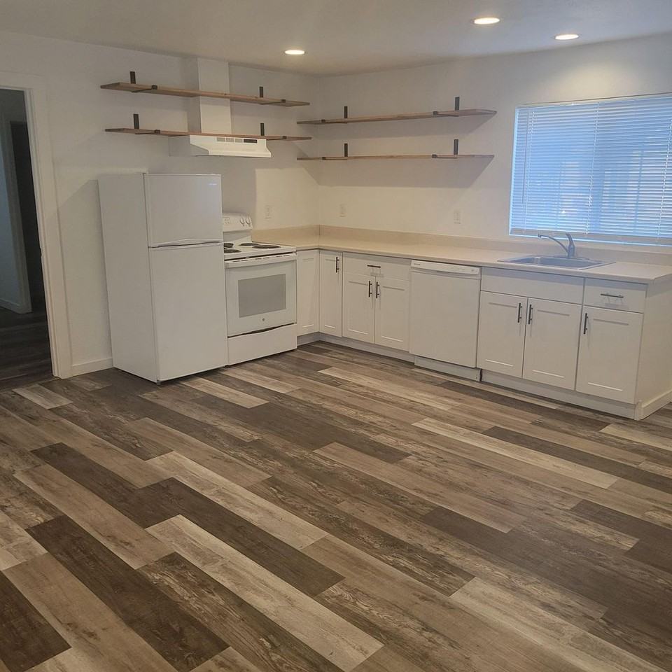 523 Van Ness Ave - Photo 4 of 7