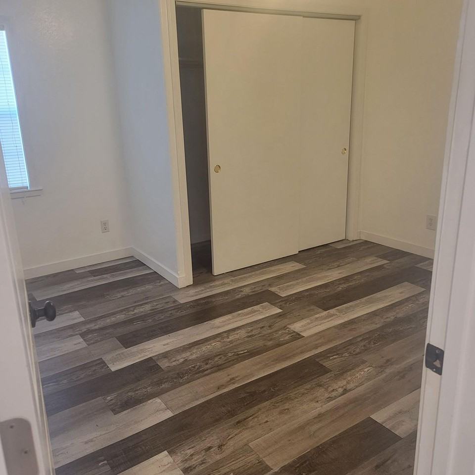 523 Van Ness Ave - Photo 6 of 7