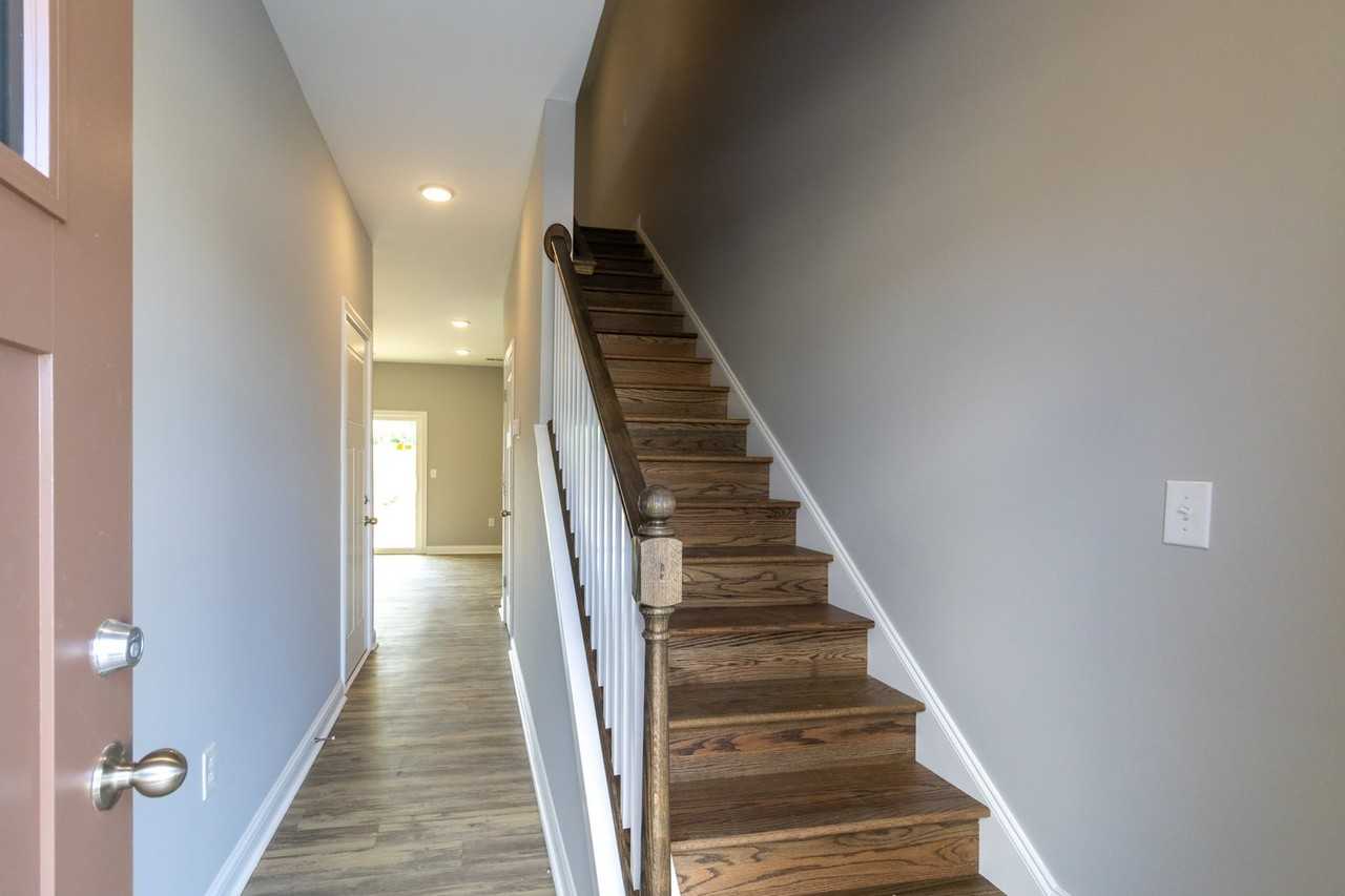 320/322 Prescott Lane - Photo 3 of 7