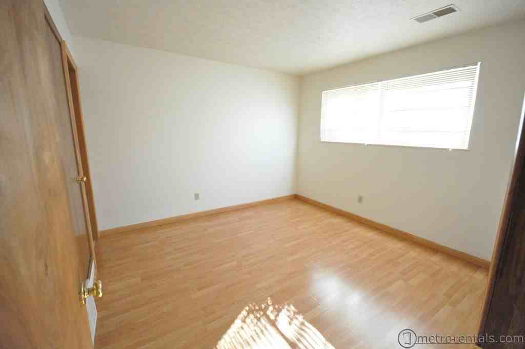 1170 Franklin Avenue - Photo 5 of 11