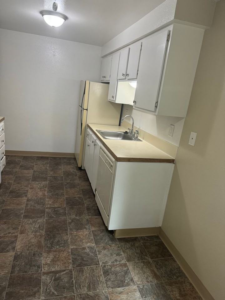 La Vista Apartments - Photo 2 of 15