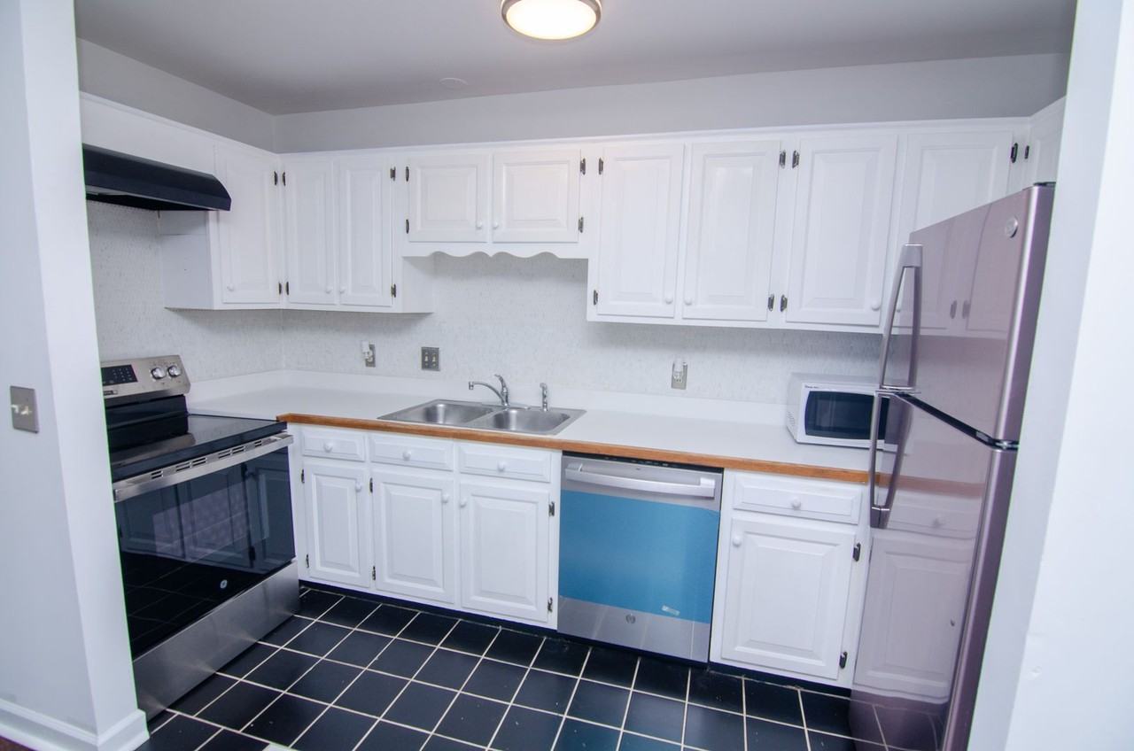 908C Russell St - Photo 7 of 25