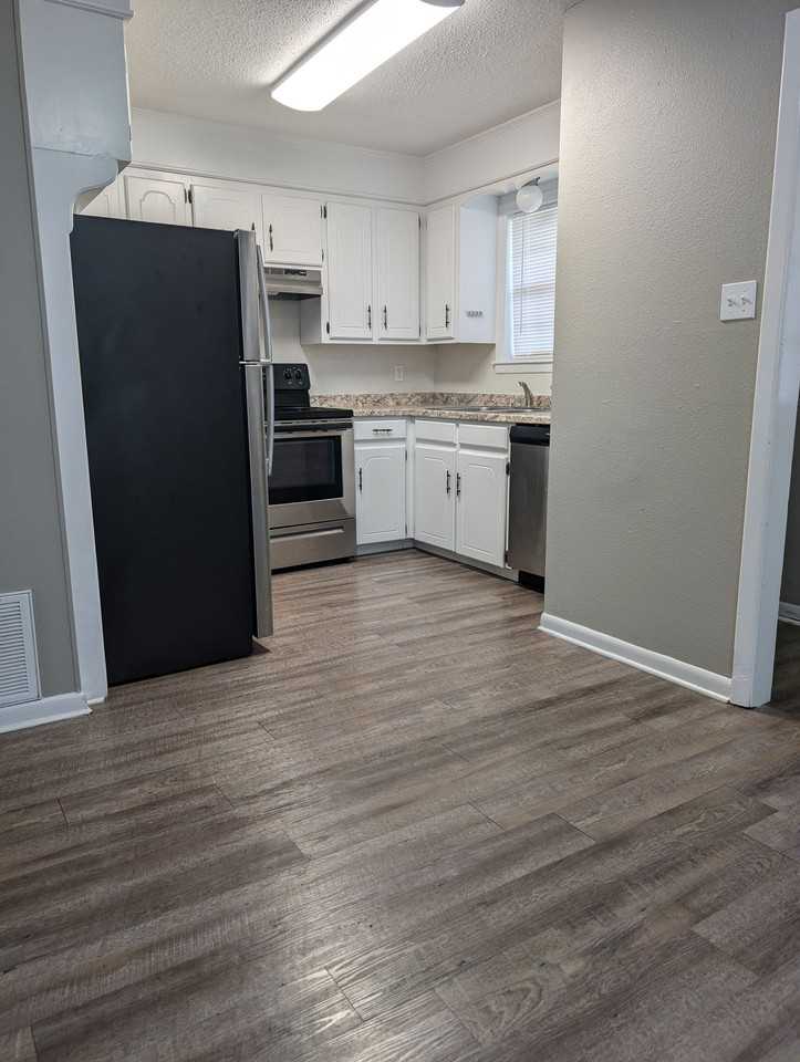 3930 Eastwood Dr #A - Photo 3 of 6