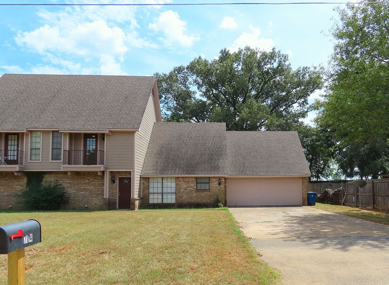 704 Kelli - Photo 3 of 35