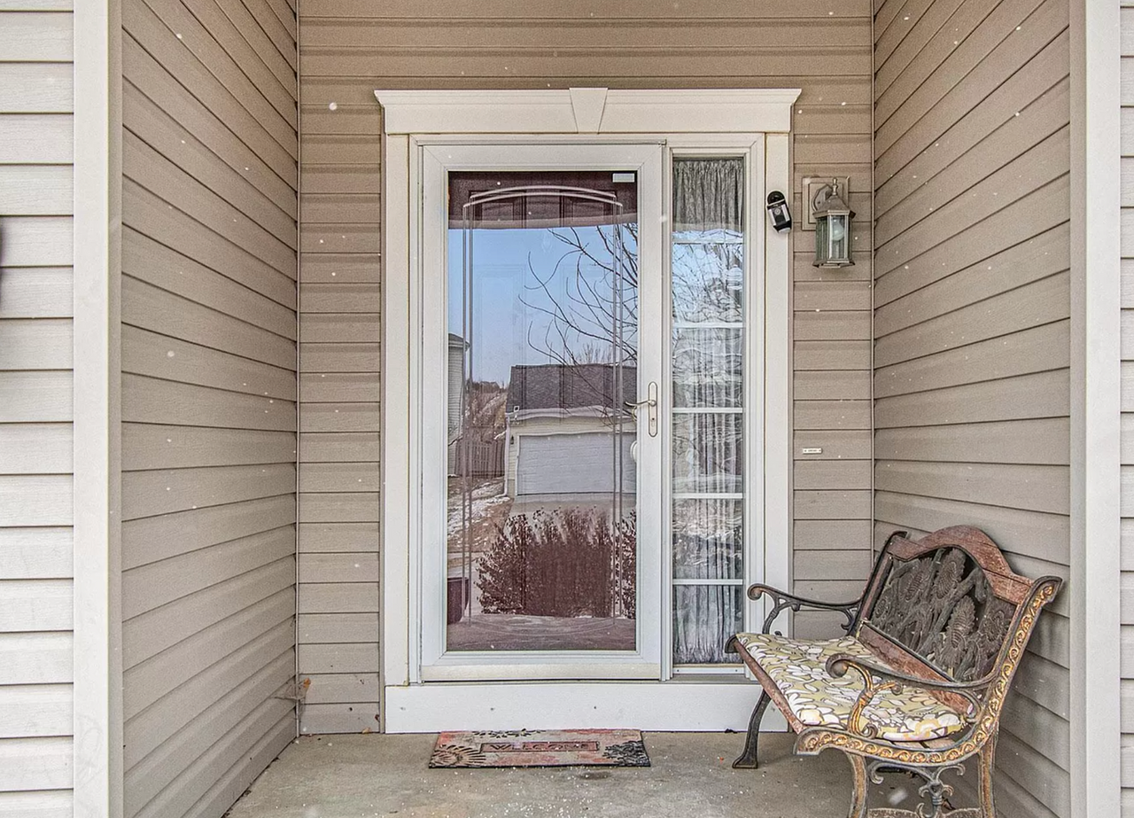 4722 S 194th Ave - Photo 3 of 29