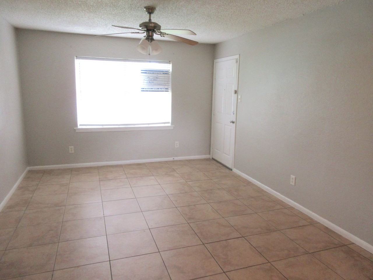 1230 Shadowdale Dr #6 - Photo 4 of 18