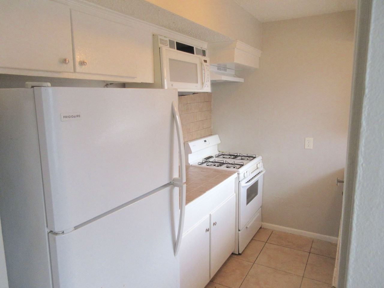 1230 Shadowdale Dr #6 - Photo 6 of 18