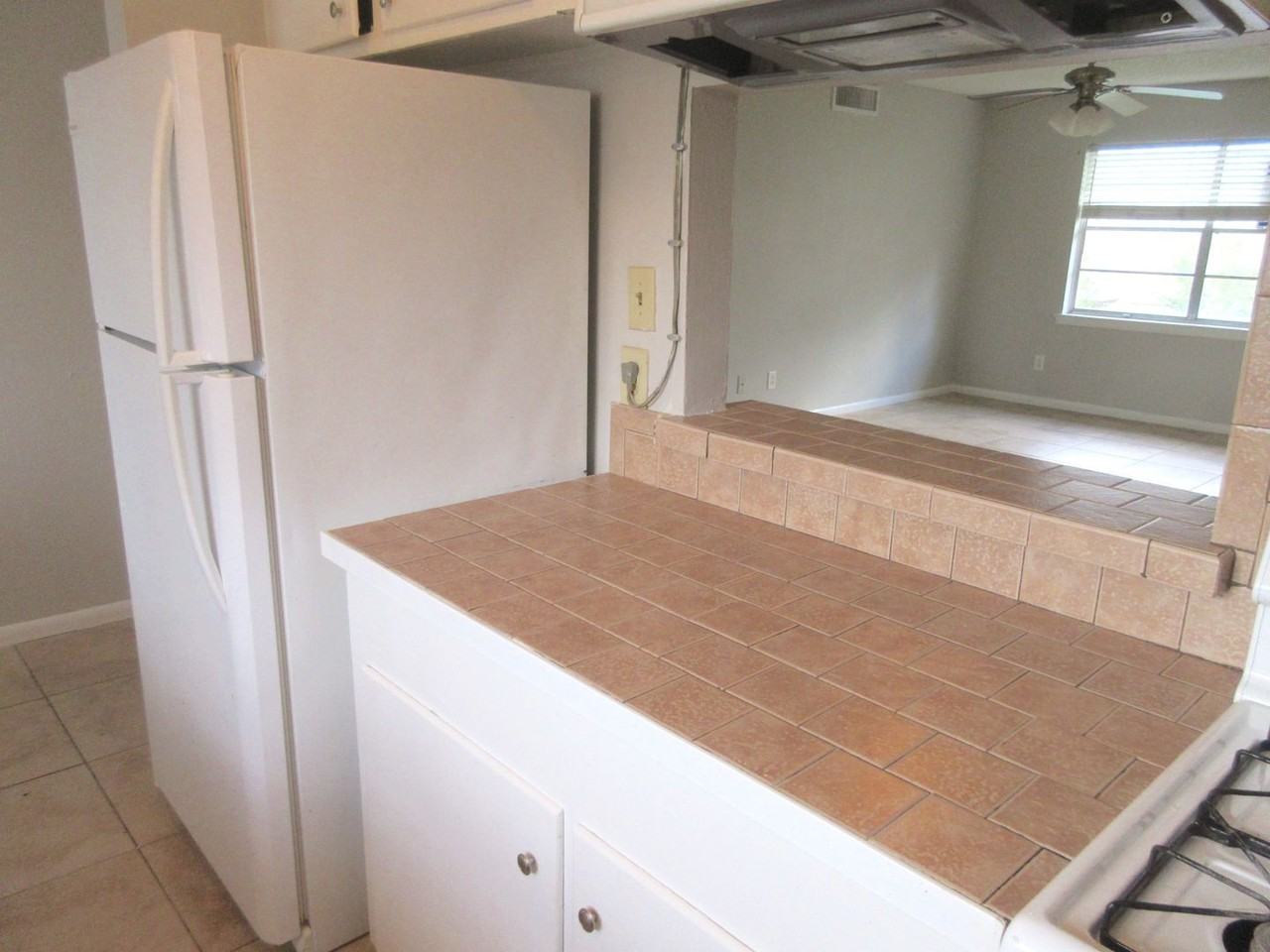 1230 Shadowdale Dr #6 - Photo 7 of 18