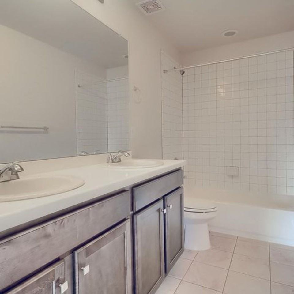 12541 Glencoe St - Photo 6 of 50