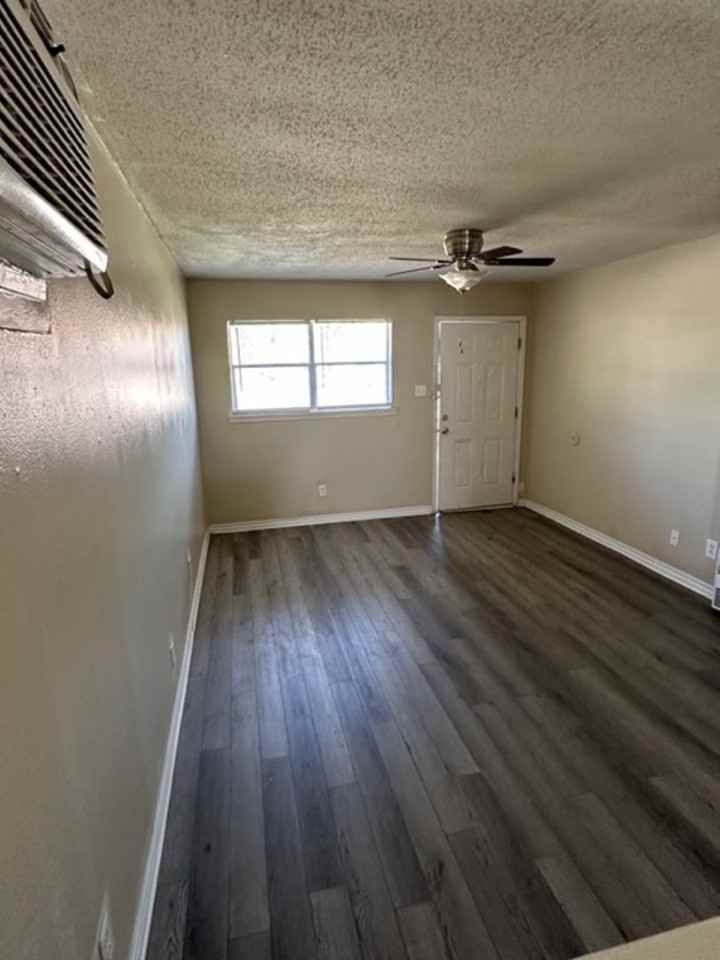 2217 Lowden St - Photo 3 of 10