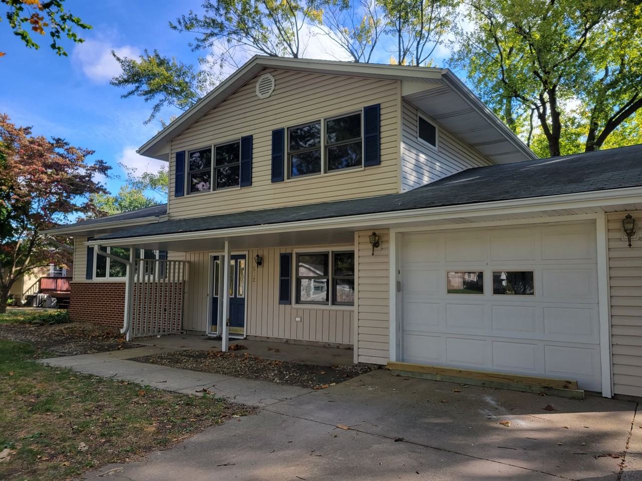 512 N 5th St - Photo 2 of 3