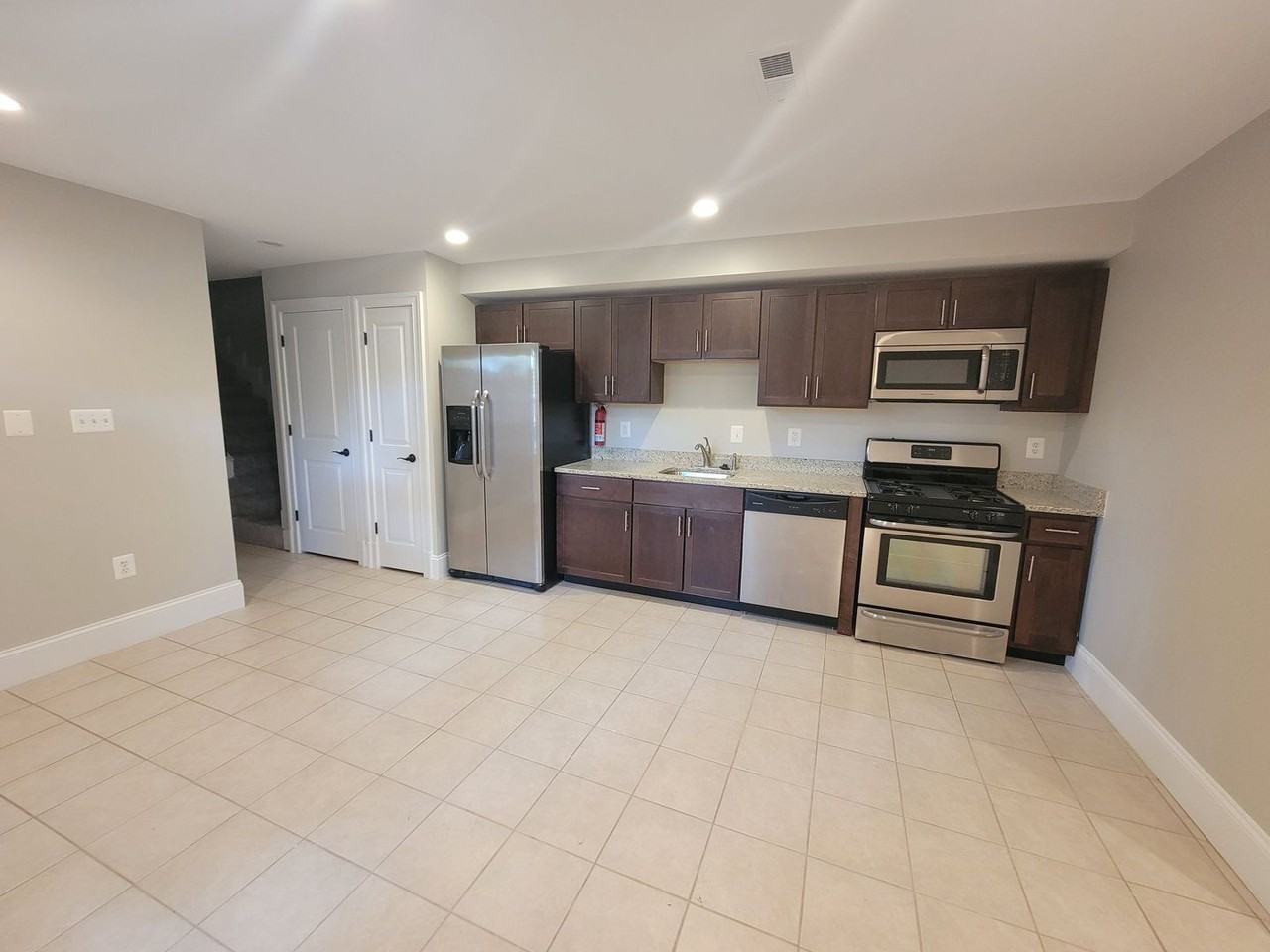 623 6th St Ne ##Ne - Photo 6 of 17