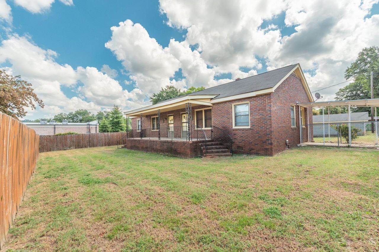 315 Georgia Ave - Photo 3 of 41