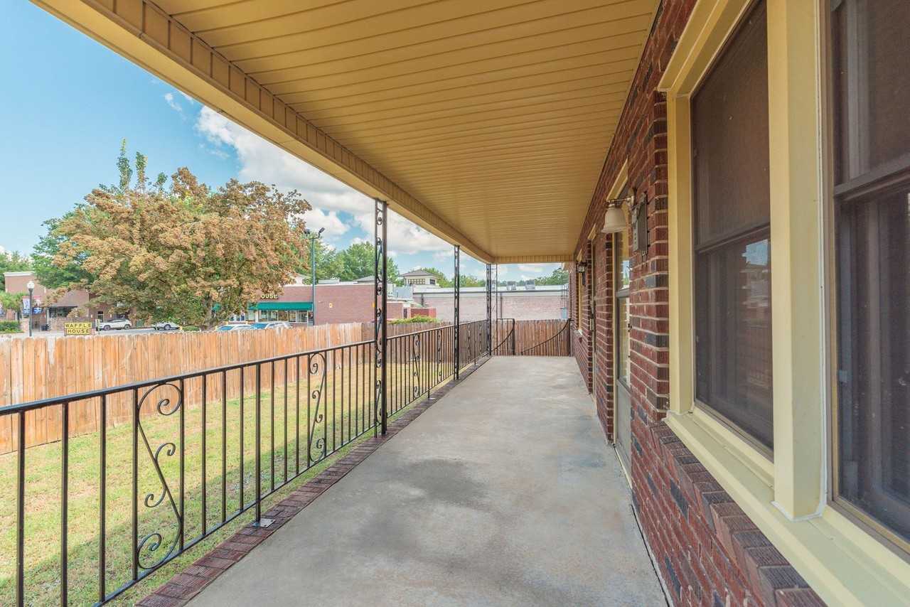 315 Georgia Ave - Photo 4 of 41