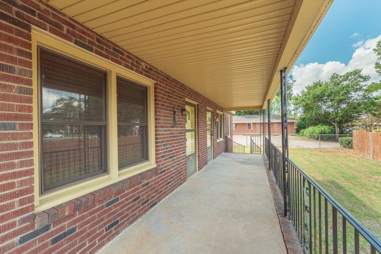 315 Georgia Ave - Photo 5 of 41