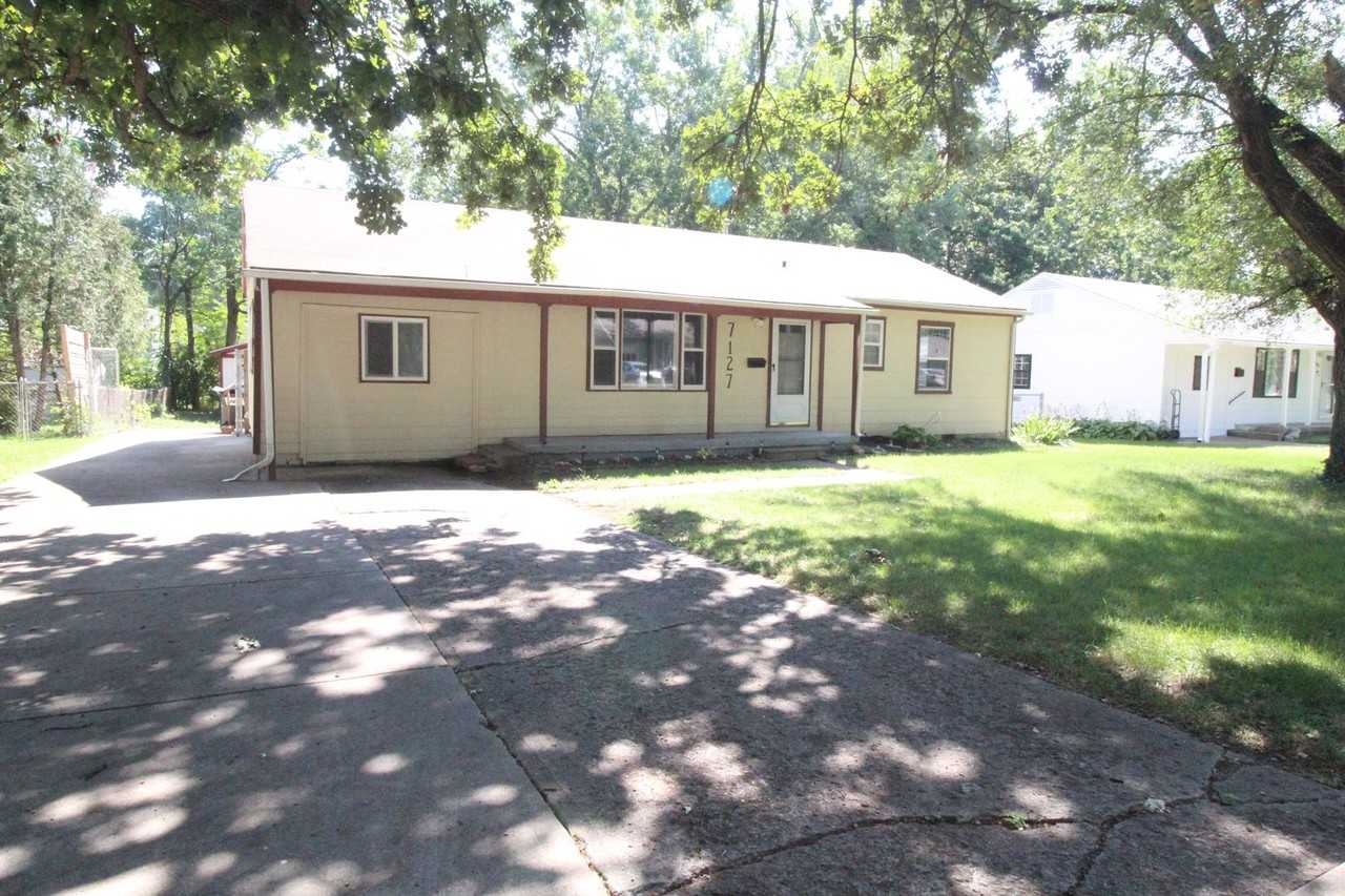 7127 Reeds Rd - Photo 3 of 19