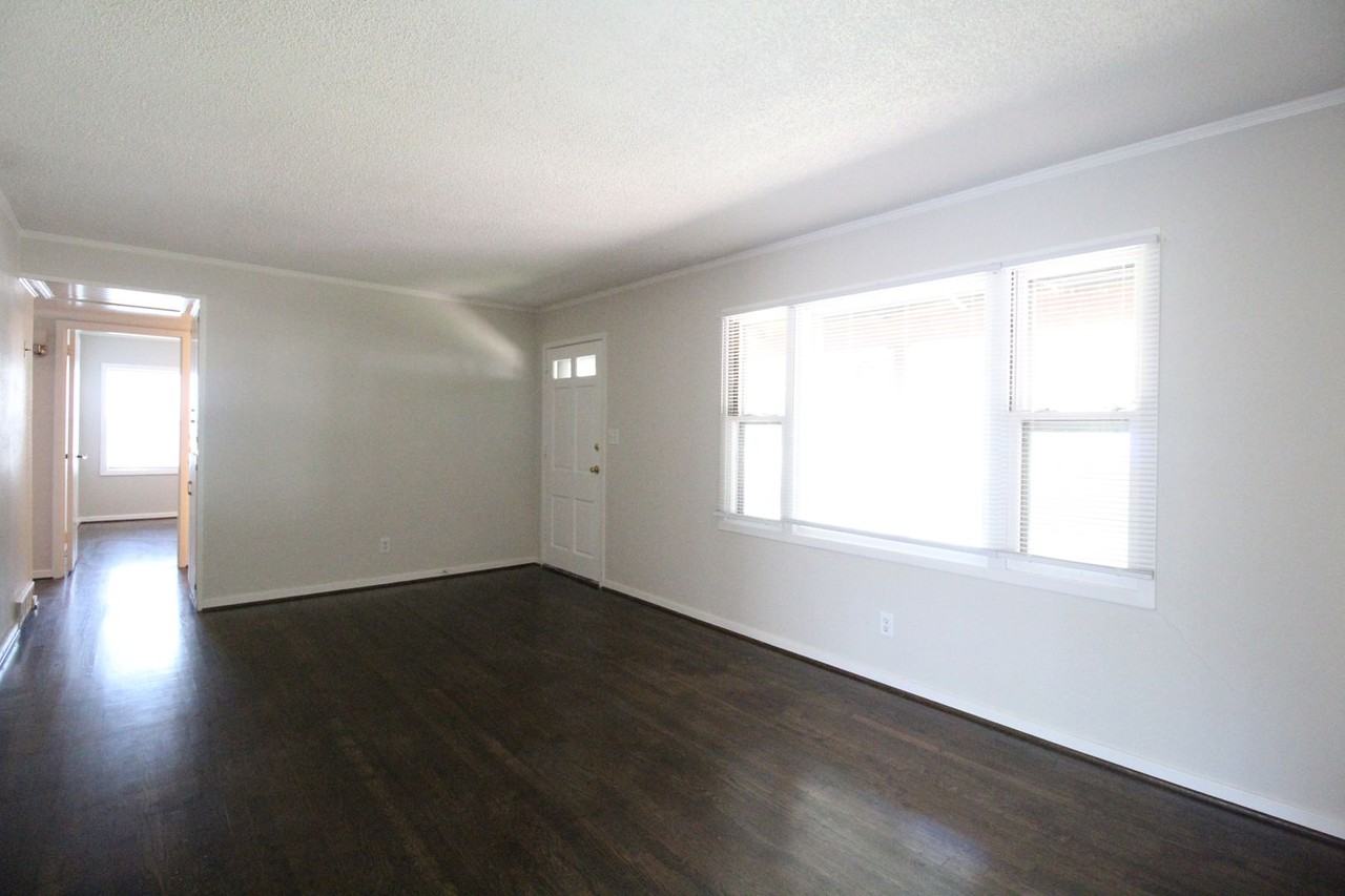 7127 Reeds Rd - Photo 3 of 17