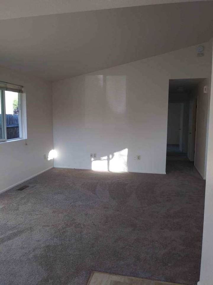 447 Ne Jackson St - Photo 2 of 17