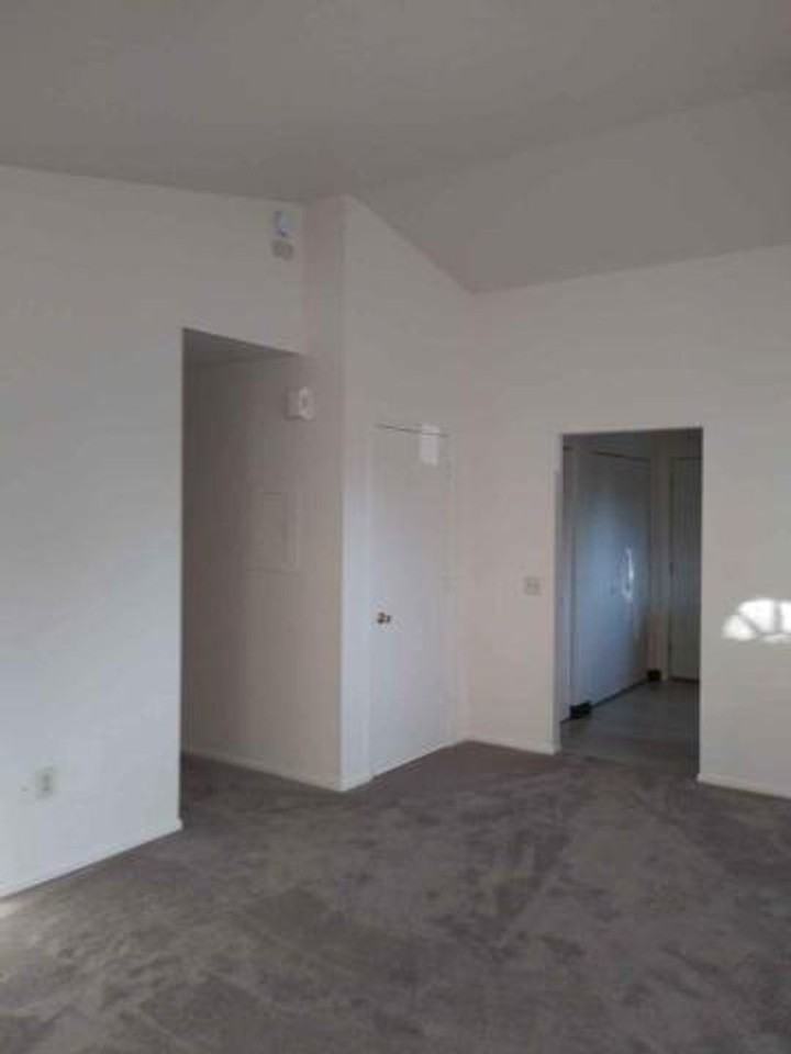 447 Ne Jackson St - Photo 4 of 17