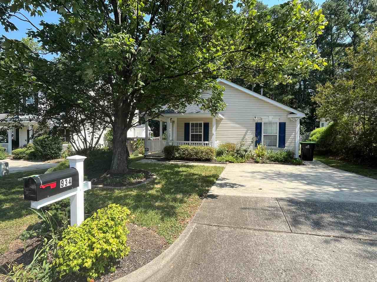 934 Homestead Park Dr - Photo 2 of 26