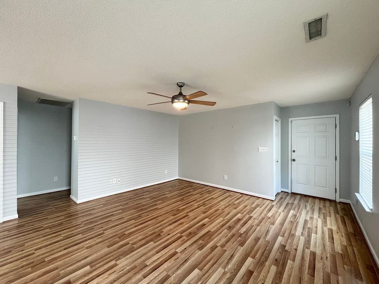 934 Homestead Park Dr - Photo 4 of 26