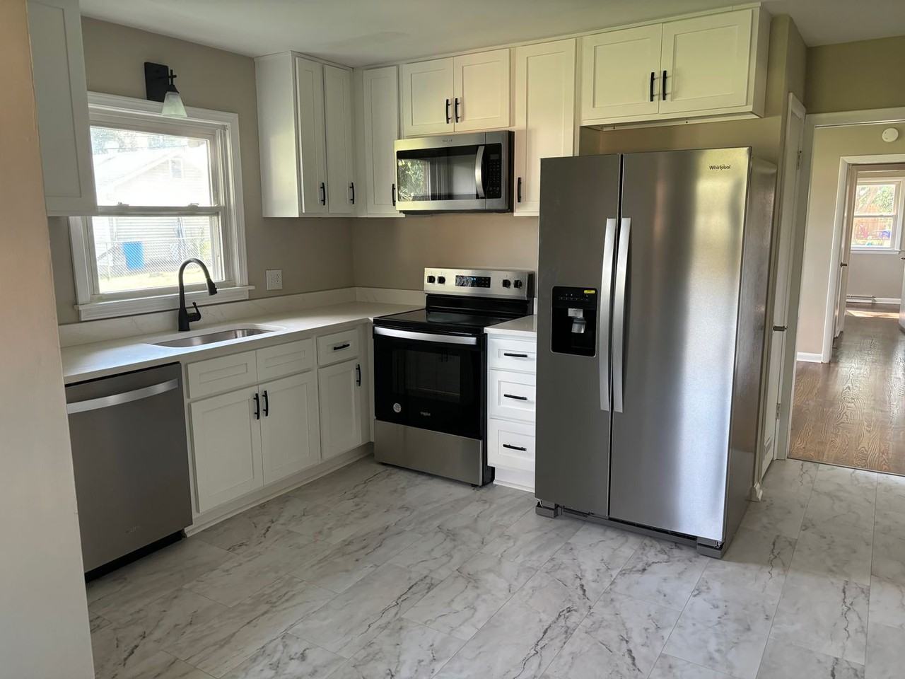 190 Cheryl Ln - Photo 3 of 15