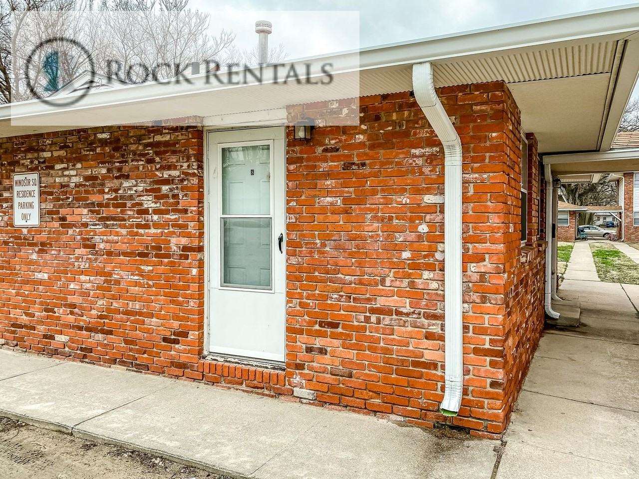 Windsor Square Apartments East - Photo 3 of 9