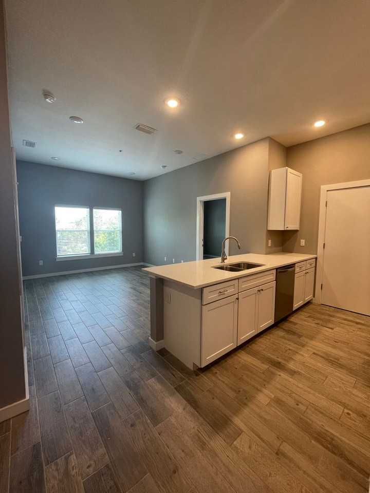 A1011 Woodbury Row Phase III - Photo 2 of 27