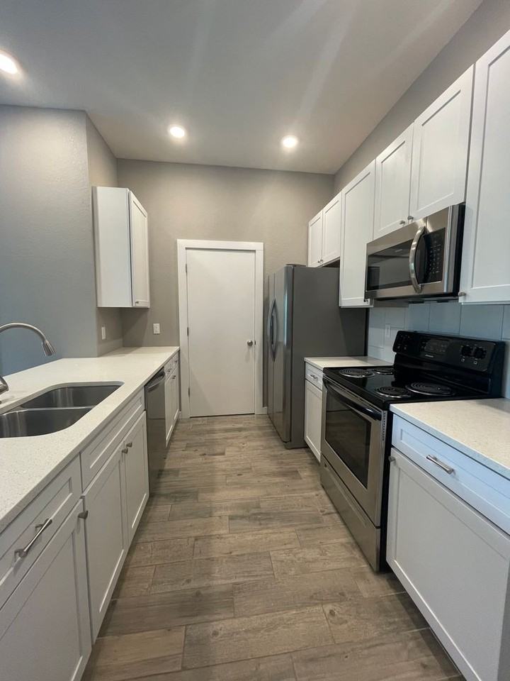 A1011 Woodbury Row Phase III - Photo 3 of 27